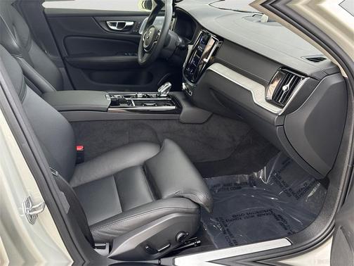 2022 Volvo S60 Recharge Plug-In Hybrid T8 Inscription