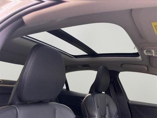 2022 Volvo S60 Recharge Plug-In Hybrid T8 Inscription