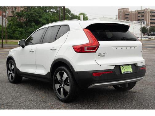 Ice White 2019 Volvo XC40 T5 Momentum