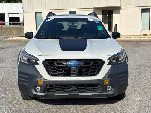 Crystal White Pearl 2022 Subaru Outback Wilderness