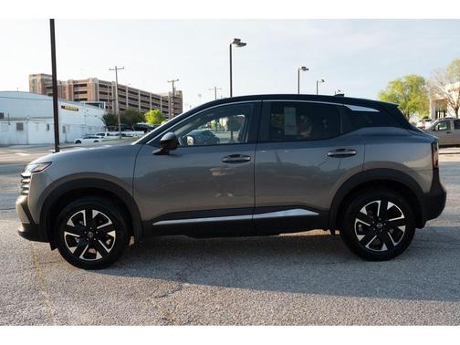 Gun Metallic/Super Black 2025 Nissan Kicks SV