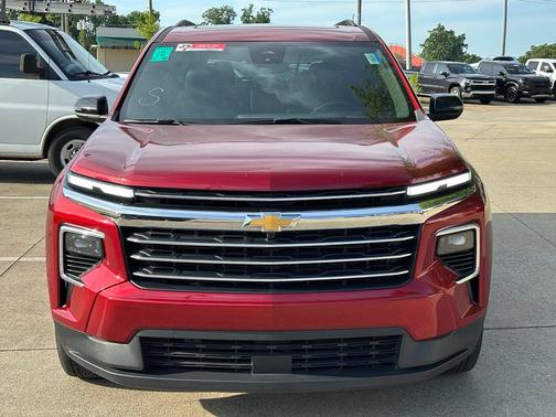 Radiant Red Tintcoat 2025 Chevrolet Traverse LT