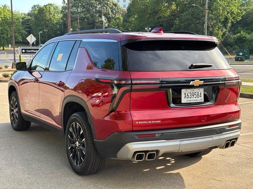 Radiant Red Tintcoat 2025 Chevrolet Traverse LT