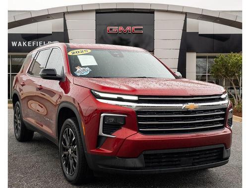 Radiant Red Tintcoat 2025 Chevrolet Traverse LT