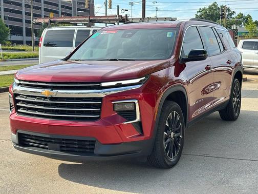 Radiant Red Tintcoat 2025 Chevrolet Traverse LT