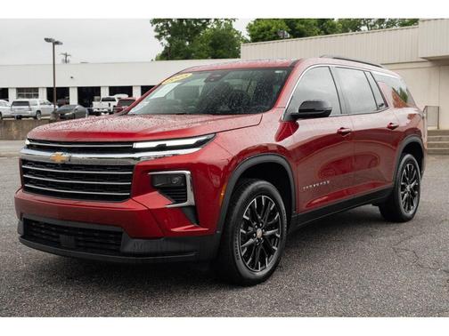 Radiant Red Tintcoat 2025 Chevrolet Traverse LT