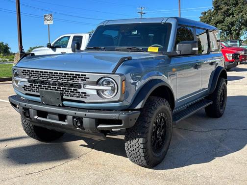 Azure Gray Metallic Tri-Coat 2024 Ford Bronco Badlands
