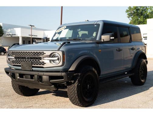 Azure Gray Metallic Tri-Coat 2024 Ford Bronco Badlands