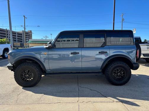 Azure Gray Metallic Tri-Coat 2024 Ford Bronco Badlands