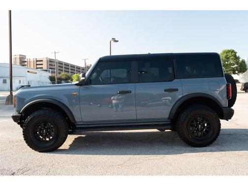 Azure Gray Metallic Tri-Coat 2024 Ford Bronco Badlands