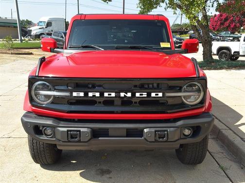 Hot Pepper Red Metallic Tinted Clearcoat 2024 Ford Bronco Outer Banks