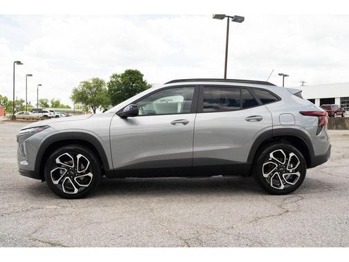 Sterling Gray Metallic 2025 Chevrolet Trax FWD 2RS