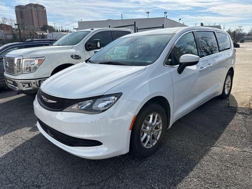 2023 Chrysler Voyager LX