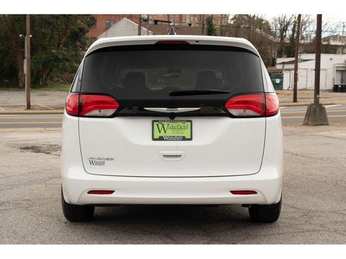 2023 Chrysler Voyager LX