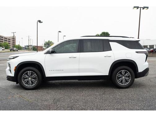 Summit White 2025 Chevrolet Traverse LT