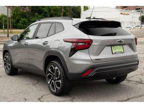 Sterling Gray Metallic 2025 Chevrolet Trax FWD 2RS