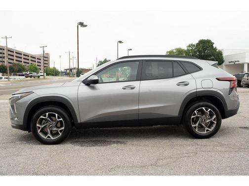 Sterling Gray Metallic 2025 Chevrolet Trax LT
