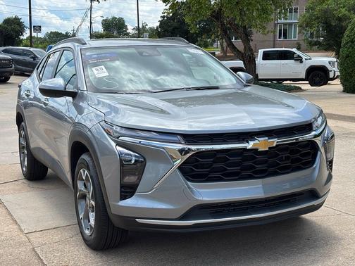 Sterling Gray Metallic 2025 Chevrolet Trax LT
