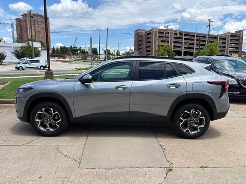 Sterling Gray Metallic 2025 Chevrolet Trax LT