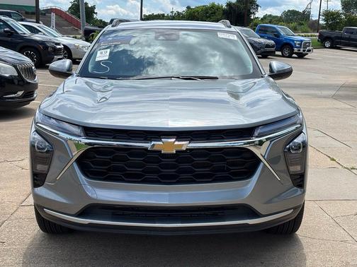 Sterling Gray Metallic 2025 Chevrolet Trax LT