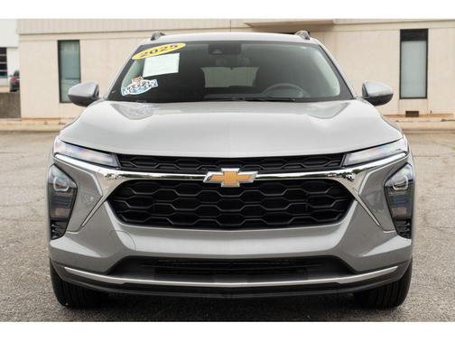 Sterling Gray Metallic 2025 Chevrolet Trax LT
