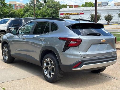 Sterling Gray Metallic 2025 Chevrolet Trax LT