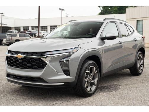 Sterling Gray Metallic 2025 Chevrolet Trax LT