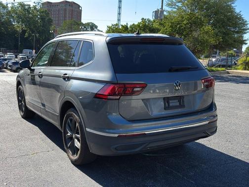 Platinum Gray Metallic 2024 Volkswagen Tiguan 2.0T SE