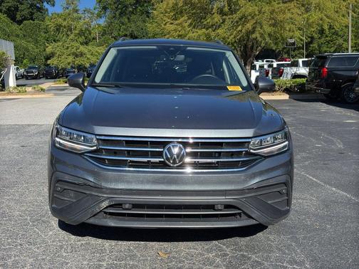 Platinum Gray Metallic 2024 Volkswagen Tiguan 2.0T SE