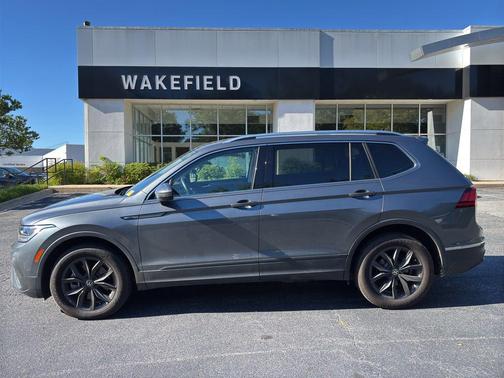 Platinum Gray Metallic 2024 Volkswagen Tiguan 2.0T SE
