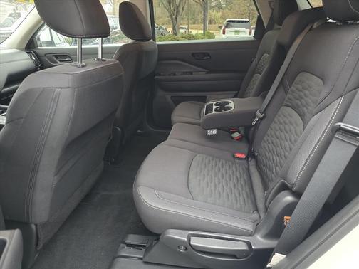 2025 Nissan Pathfinder SV FWD