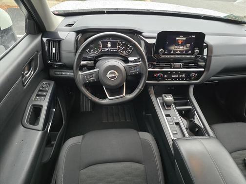 2025 Nissan Pathfinder SV FWD