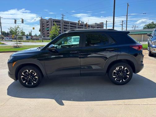 Mosaic Black Metallic 2023 Chevrolet Trailblazer LT