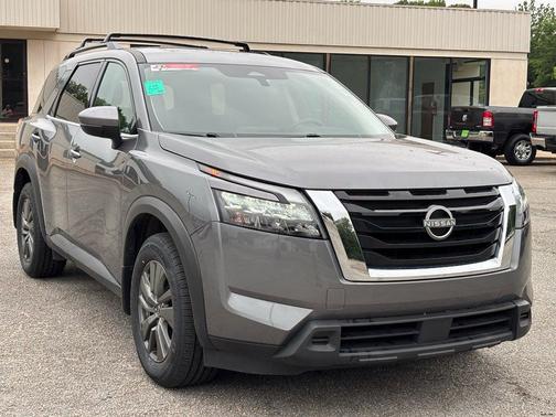 Gun Metallic 2024 Nissan Pathfinder SV FWD