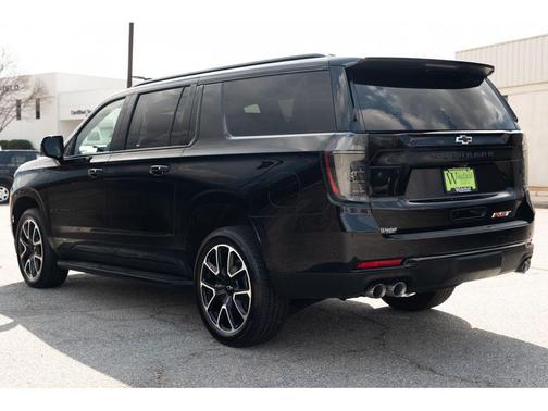 2025 Chevrolet Suburban RST