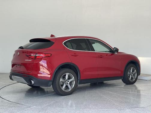 2021 Alfa Romeo Stelvio Base