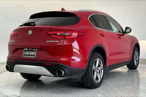 2021 Alfa Romeo Stelvio Base