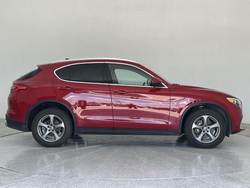 2021 Alfa Romeo Stelvio Base