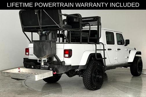 Bright White Clearcoat 2025 Jeep Gladiator Nighthawk