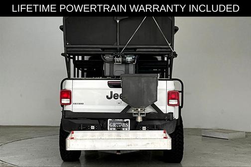 Bright White Clearcoat 2025 Jeep Gladiator Nighthawk