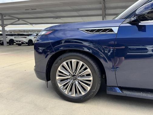 2025 INFINITI QX80 Luxe