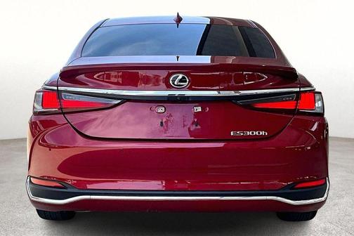 2025 Lexus ES 300h Luxury