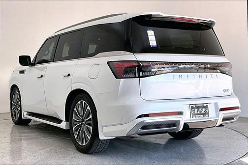 Radiant White 2026 INFINITI QX80 Luxe