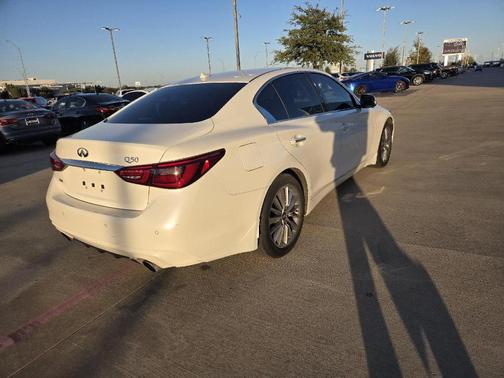 2023 INFINITI Q50 LUXE