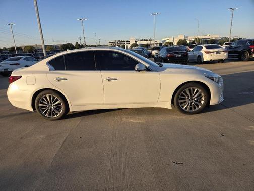 2023 INFINITI Q50 LUXE