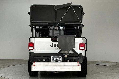 Bright White Clearcoat 2025 Jeep Gladiator Sport