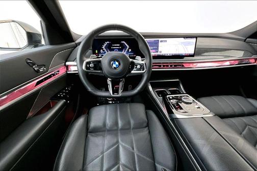 2025 BMW 740 i