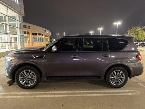 2022 INFINITI QX80 Luxe