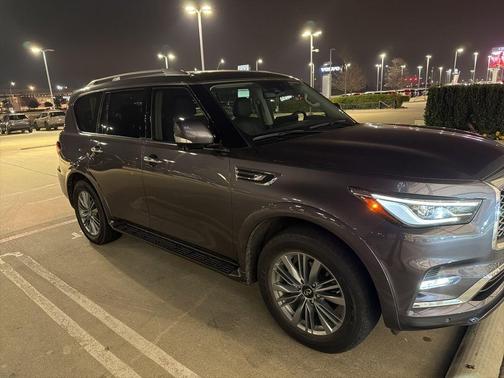 2022 INFINITI QX80 Luxe