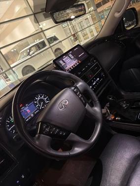 2022 INFINITI QX80 Luxe